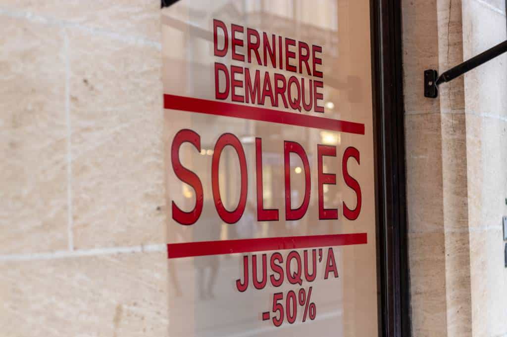 stickers vitrine d'une boutique 