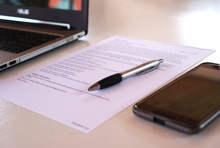 Quels_sont_les_différents_types_de_contrat_de_travail_et_pourquoi_sont_ils_importants_?