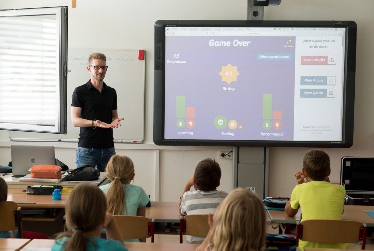 Tous_les_avantages_d’utiliser_un_écran_interactif_dans_l’éducation